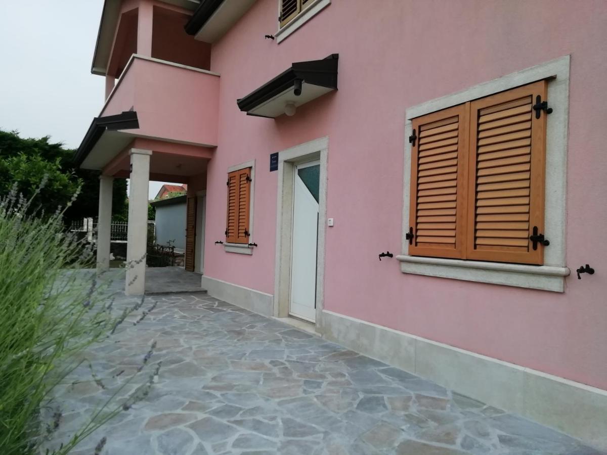 Apartmani Vesna Buje Exteriör bild