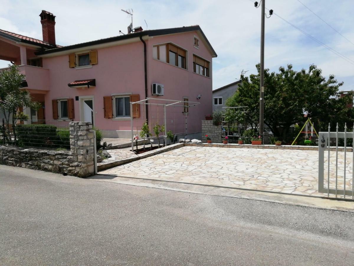 Apartmani Vesna Buje Exteriör bild