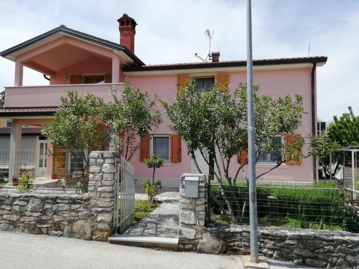 Apartmani Vesna Buje Exteriör bild
